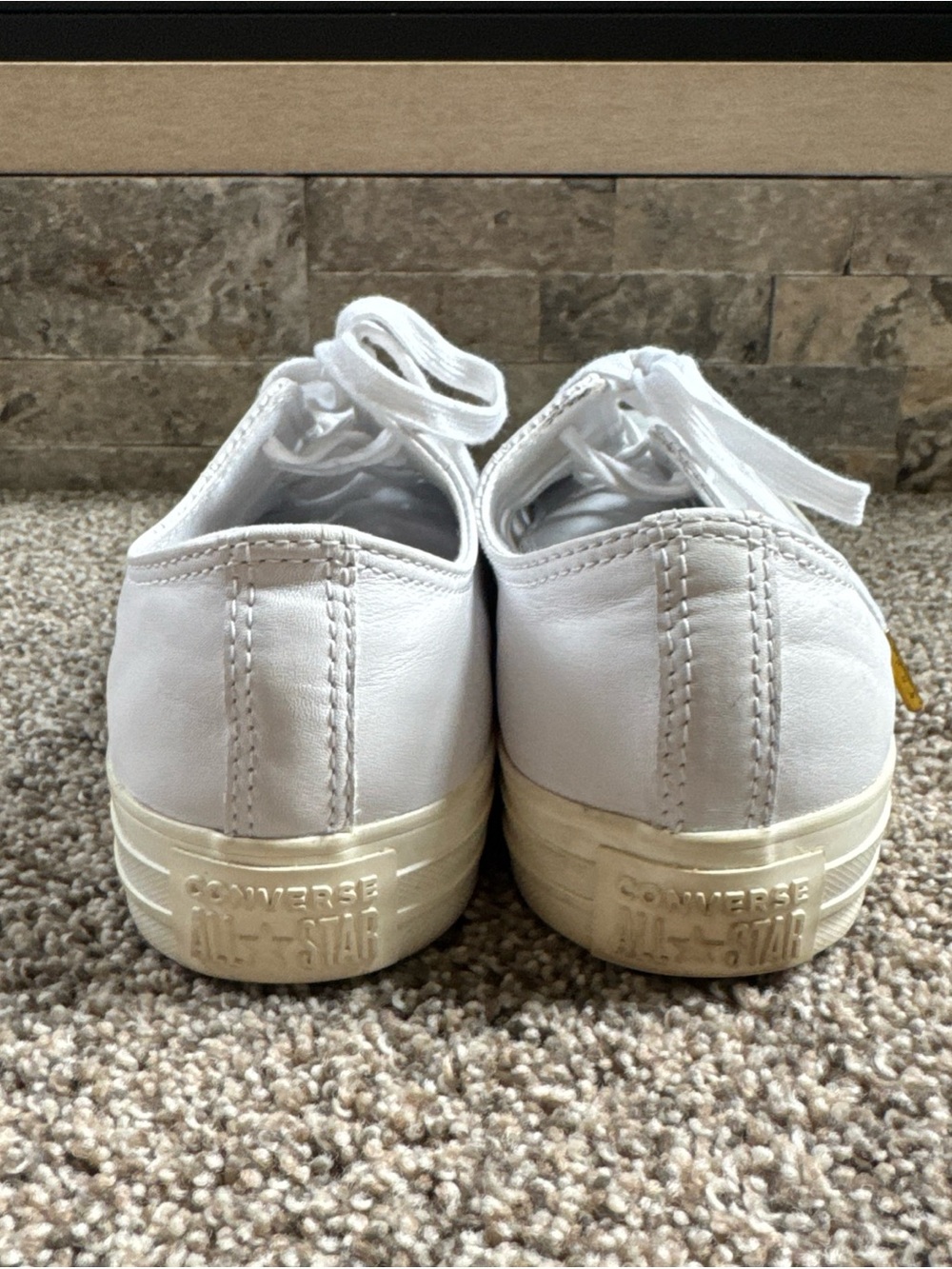 Converse All Star Women’s 9.5 Men’s 7.5 Leather White Gold Accents euc Sneakers - Picture 5 of 8